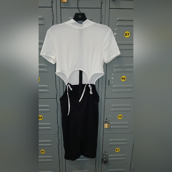 NWT! Fashion Nova Side Cut- Out Back Zip Romper Size Med - Picture 3 of 8